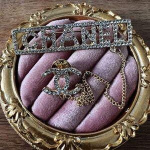 Chanel Gold and rhinestone Brooch pin new fashion  jewelry hanging